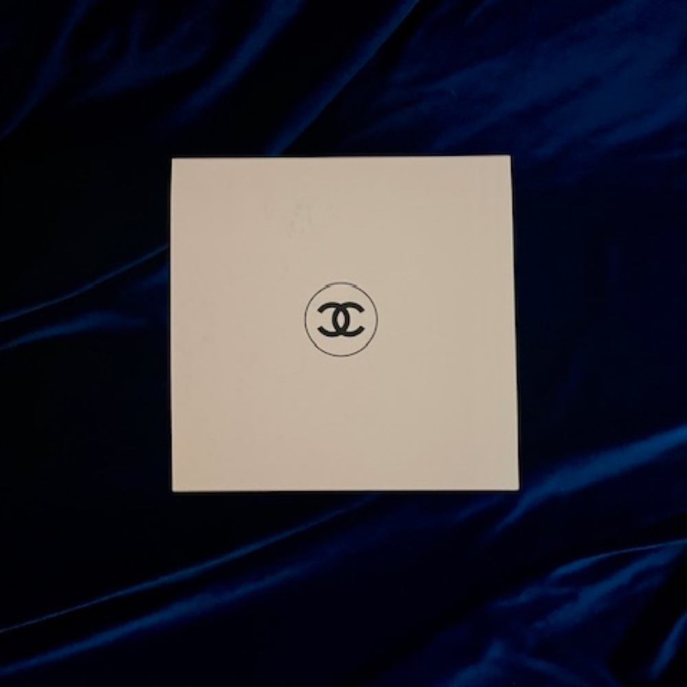 BRAND NEW CHANEL SNOW GLOBE - DECEMBER 2025 - COLLECTORS ITEM - Picture 10 of 12